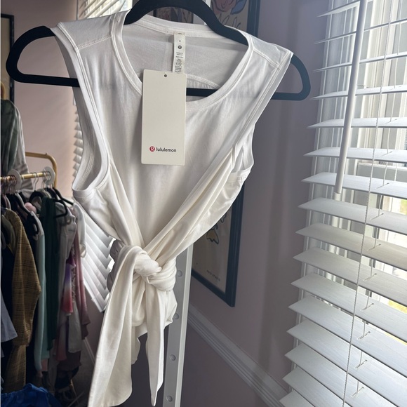 Lululemon Gather & Grow Tank - Picture 2 of 10